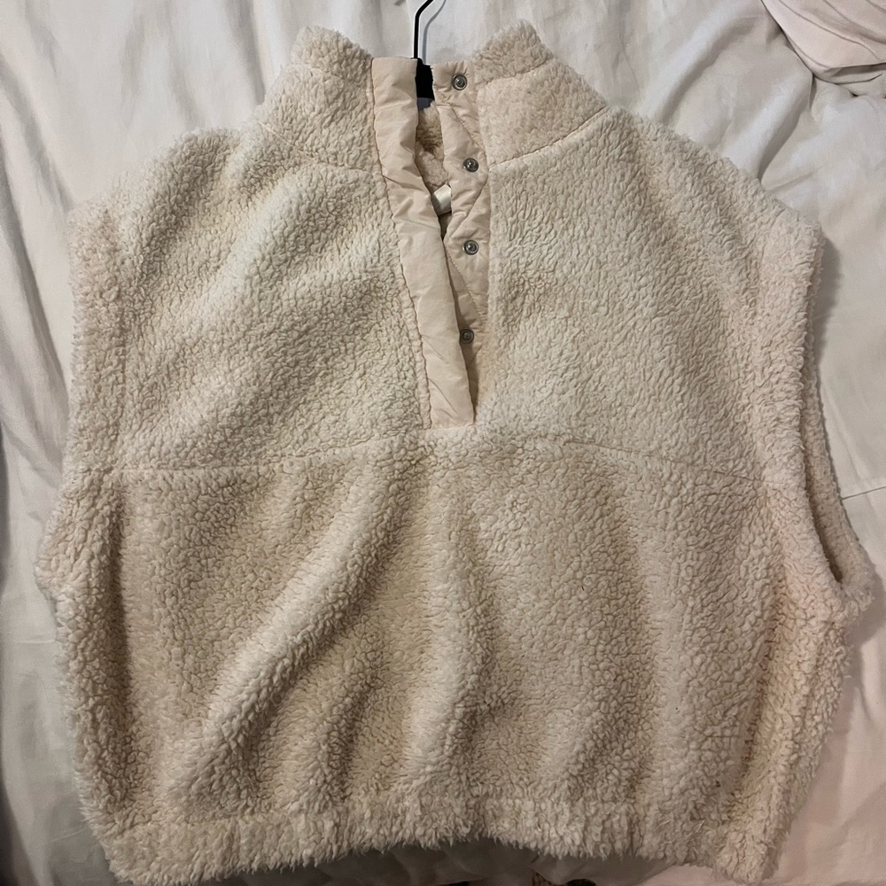 H&M Cream Cropped Sweater Vest